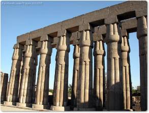 templo-luxor-columnas